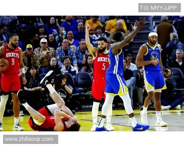 勇士与火箭西部决赛第四场激战直播全程回顾与精彩瞬间分析